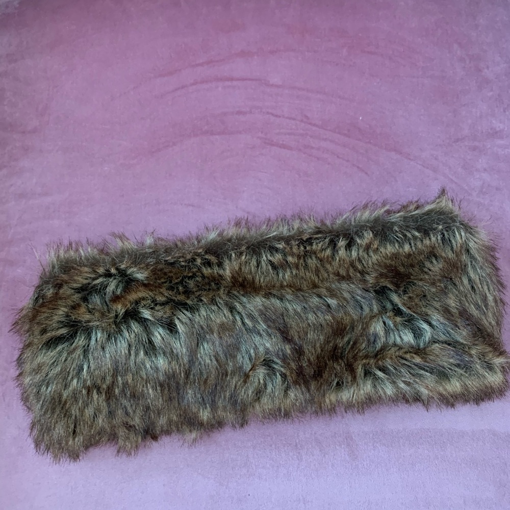 NWOT Collection eighteen Cowl Neck Faux Fur Infinity Scarf/Neck warmer 27 X 5 in